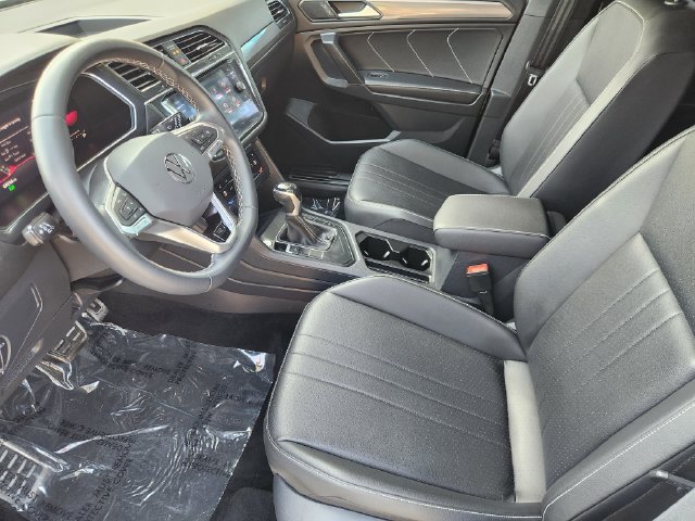 Used 2023 Volkswagen Tiguan SE R-Line FWD image 4