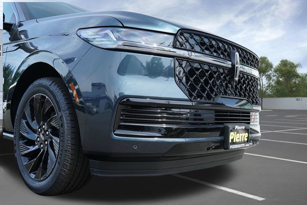 New 2026 Lincoln Navigator Reserve w/ Jet Appearance Package AWD/4WD image 32