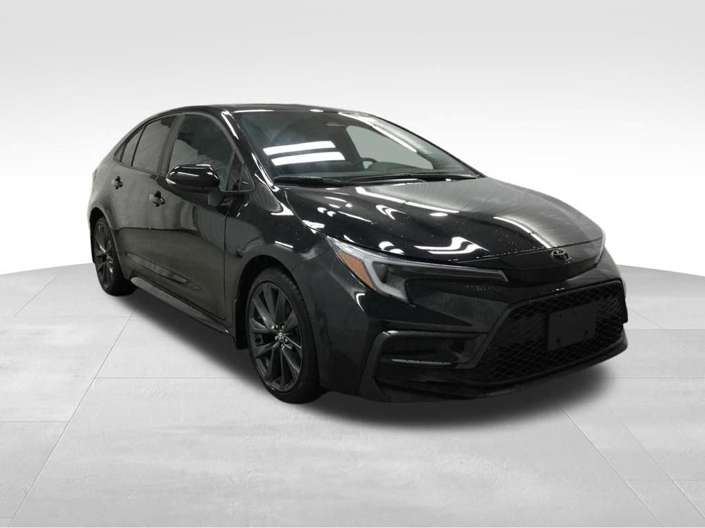 Used 2025 Toyota Corolla SE image 3