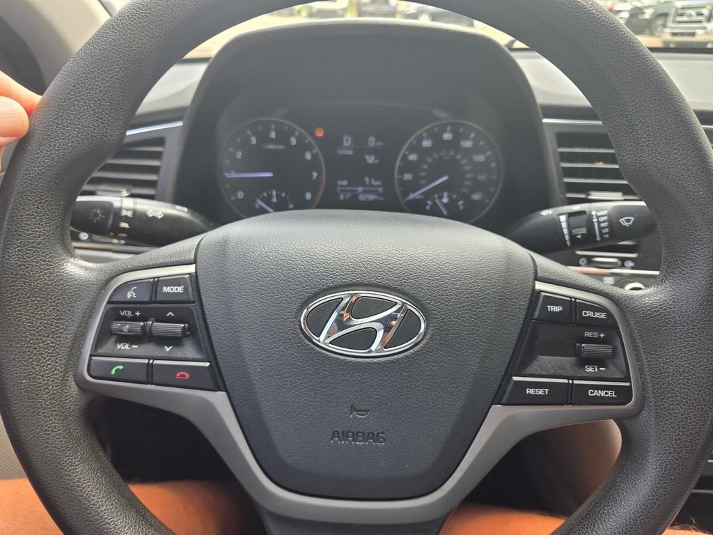 Used 2017 Hyundai Elantra SE FWD image 23