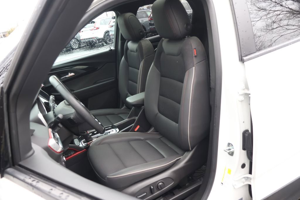 Certified 2023 Chevrolet TrailBlazer RS w/ Sun and Liftgate Package image 32