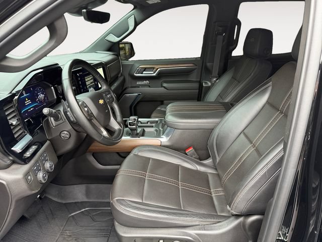 Used 2024 Chevrolet Silverado 1500 High Country w/ High Country Premium Package AWD/4WD image 9