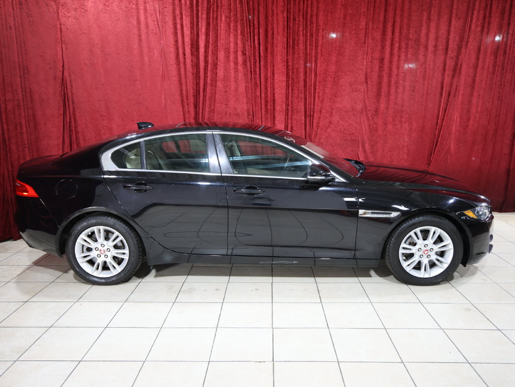 Used 2019 Jaguar XE Premium RWD image 7