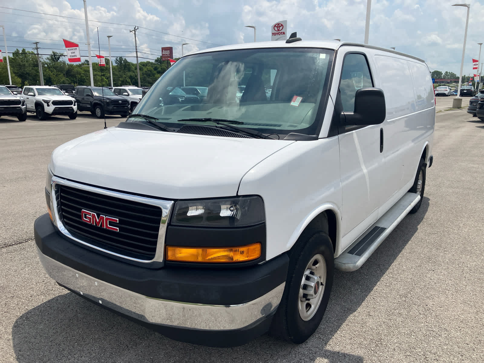 Used 2022 GMC Savana 2500 w/ Driver Convenience Package RWD image 3