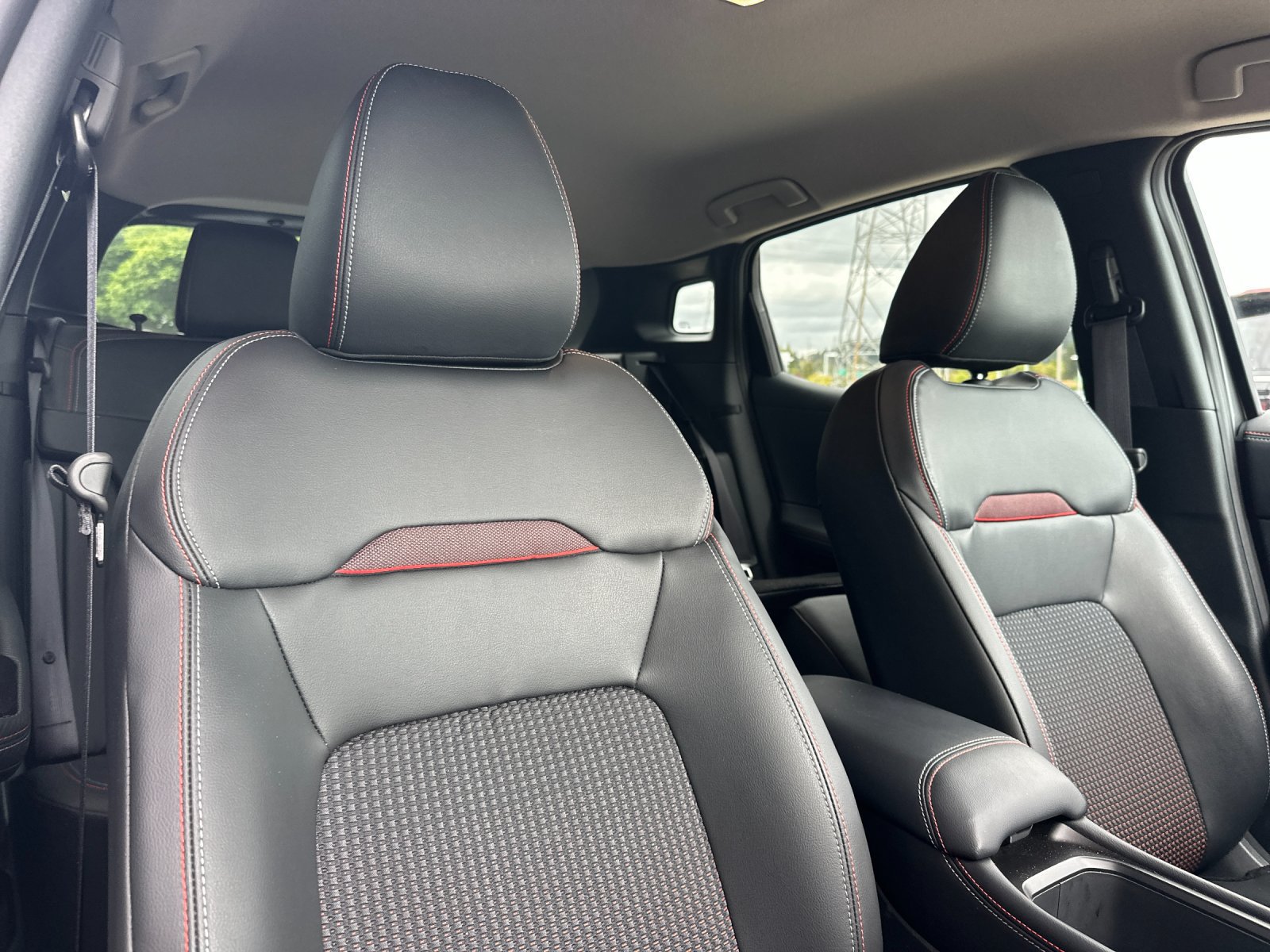 Used 2025 Nissan Kicks SR w/ Illumination Package AWD/4WD image 16