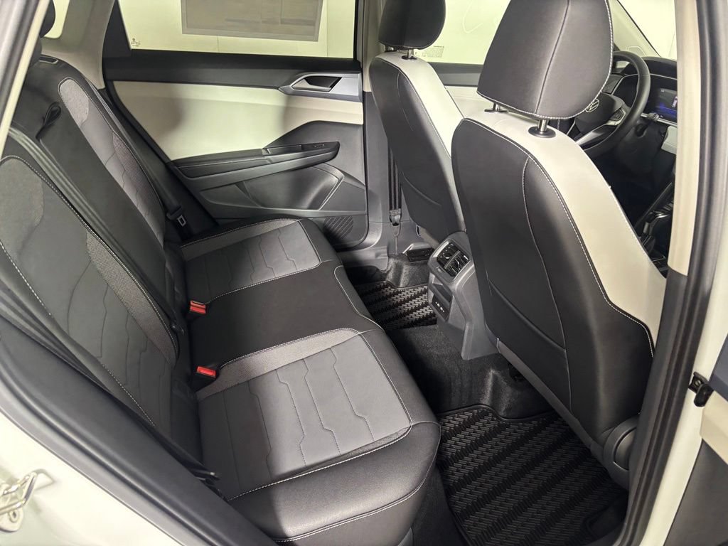 New 2026 Volkswagen Taos SE AWD/4WD image 11
