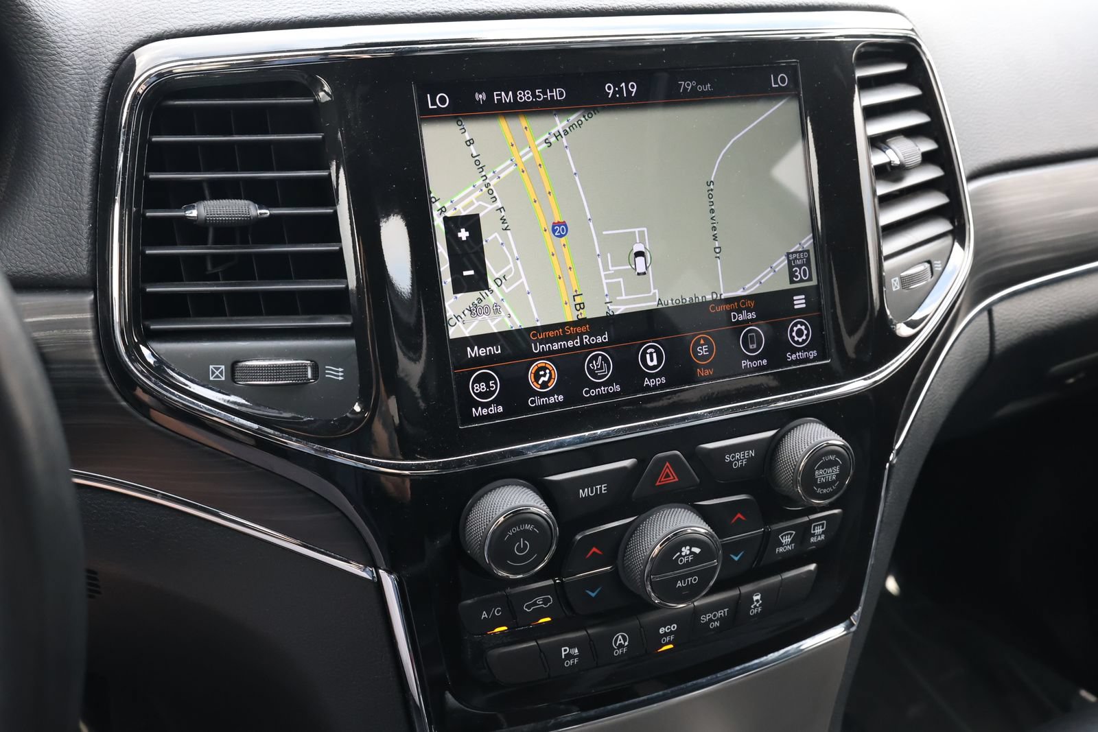 Used 2022 Jeep Grand Cherokee Limited AWD/4WD image 21