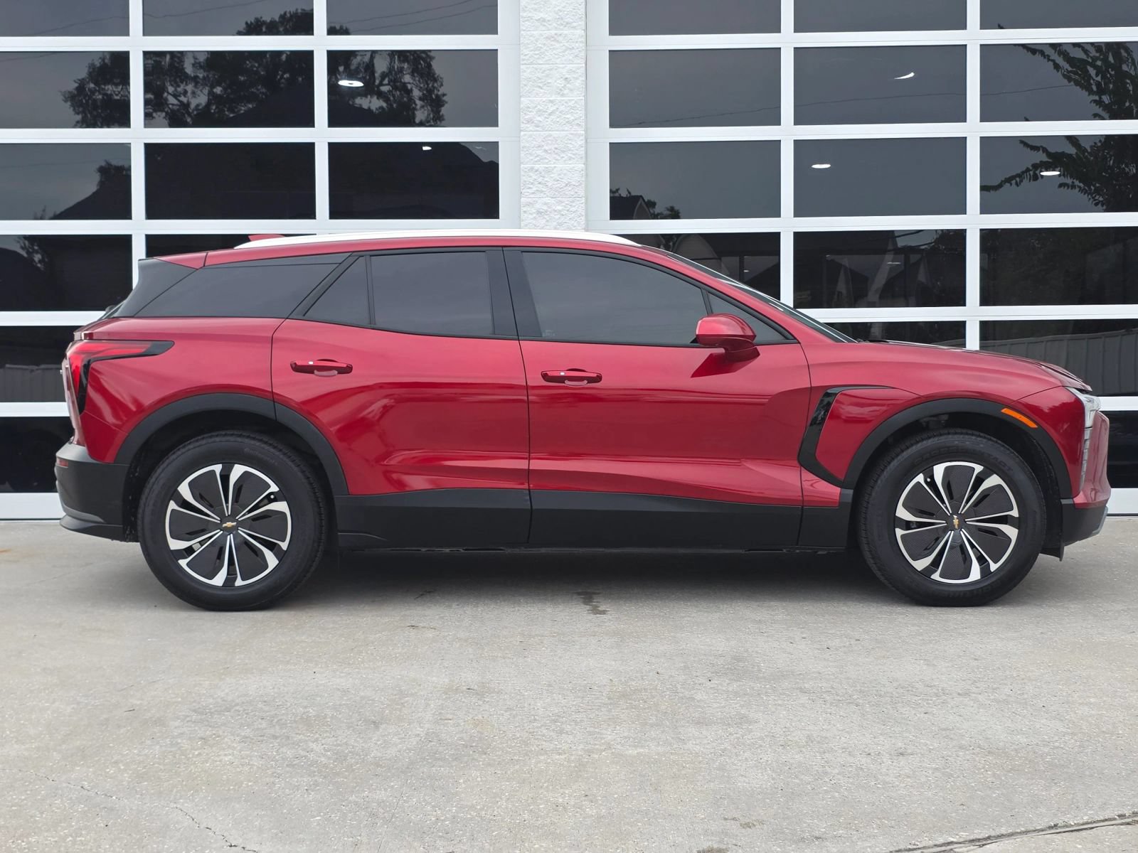 Used 2024 Chevrolet Blazer EV LT AWD/4WD image 3