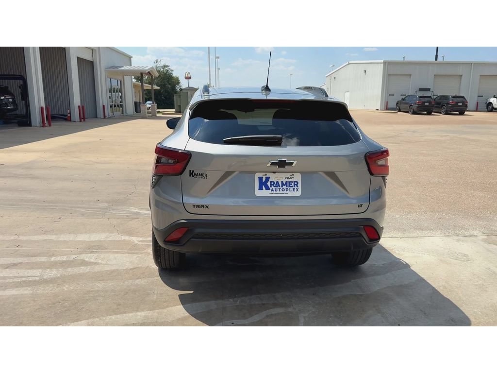 New 2026 Chevrolet Trax LT w/ Midnight Edition FWD image 7