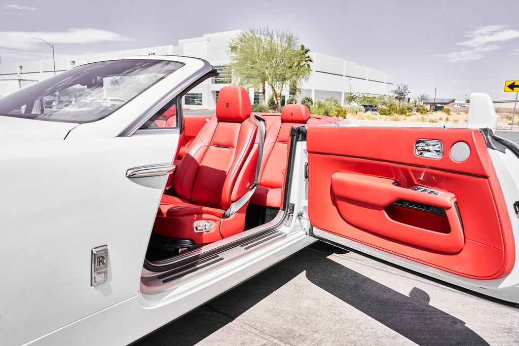 Used 2018 Rolls-Royce Dawn RWD image 29