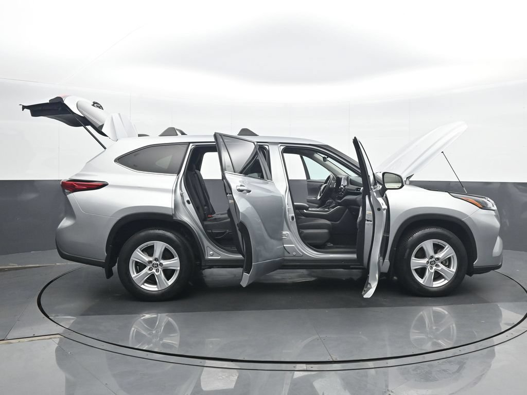 Used 2022 Toyota Highlander L AWD/4WD image 38