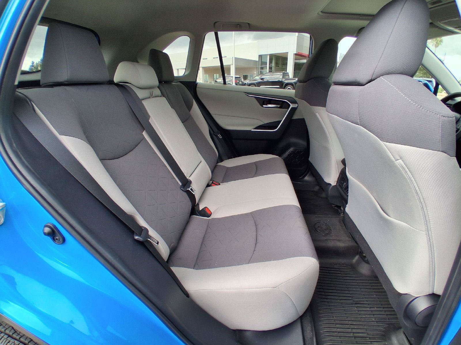 Used 2020 Toyota RAV4 XLE w/ Convenience Package FWD image 21