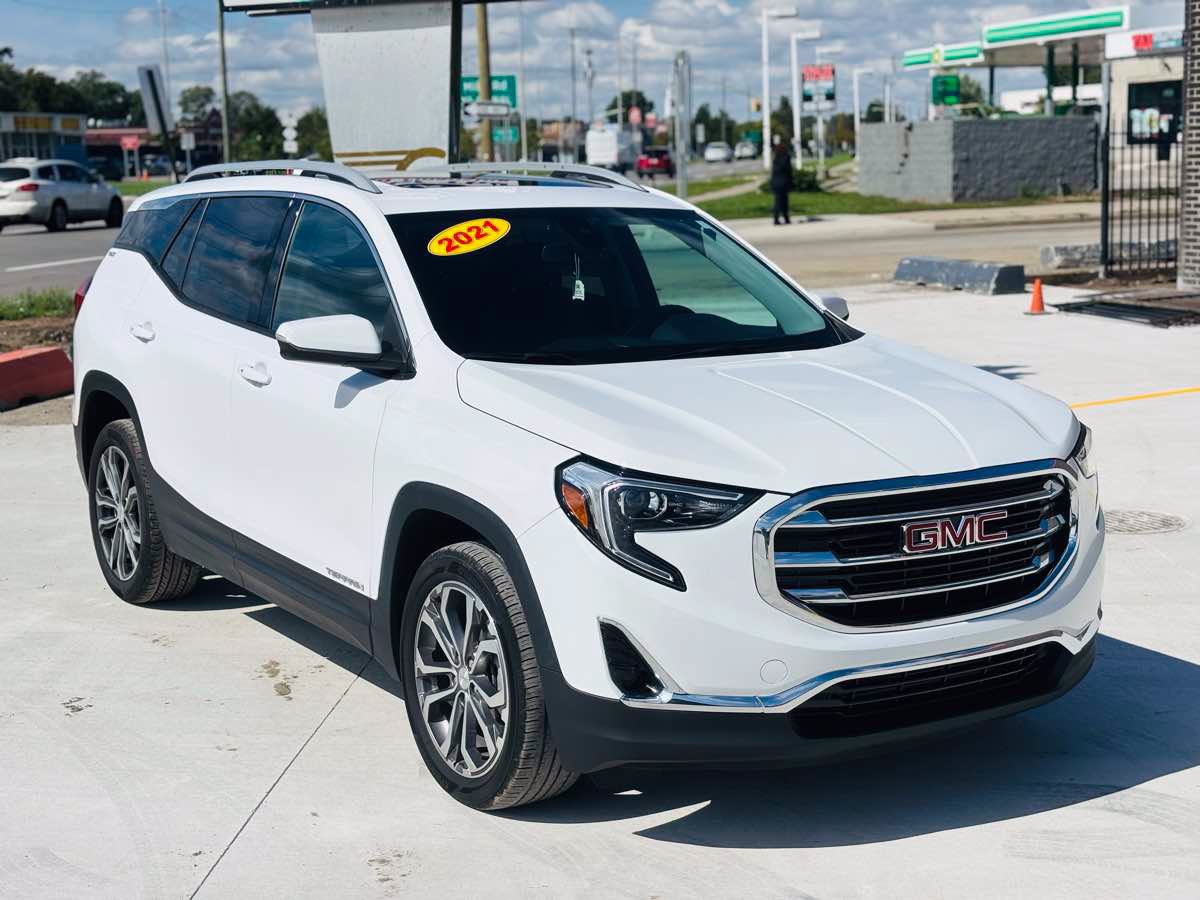 Used 2021 GMC Terrain SLT w/ Infotainment Package II AWD/4WD image 2