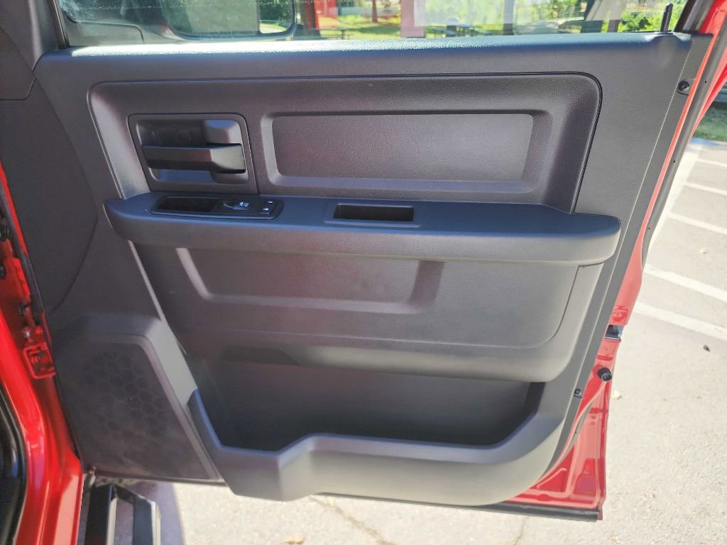 Used 2012 RAM 3500 ST w/ Chrome Appearance Group image 38