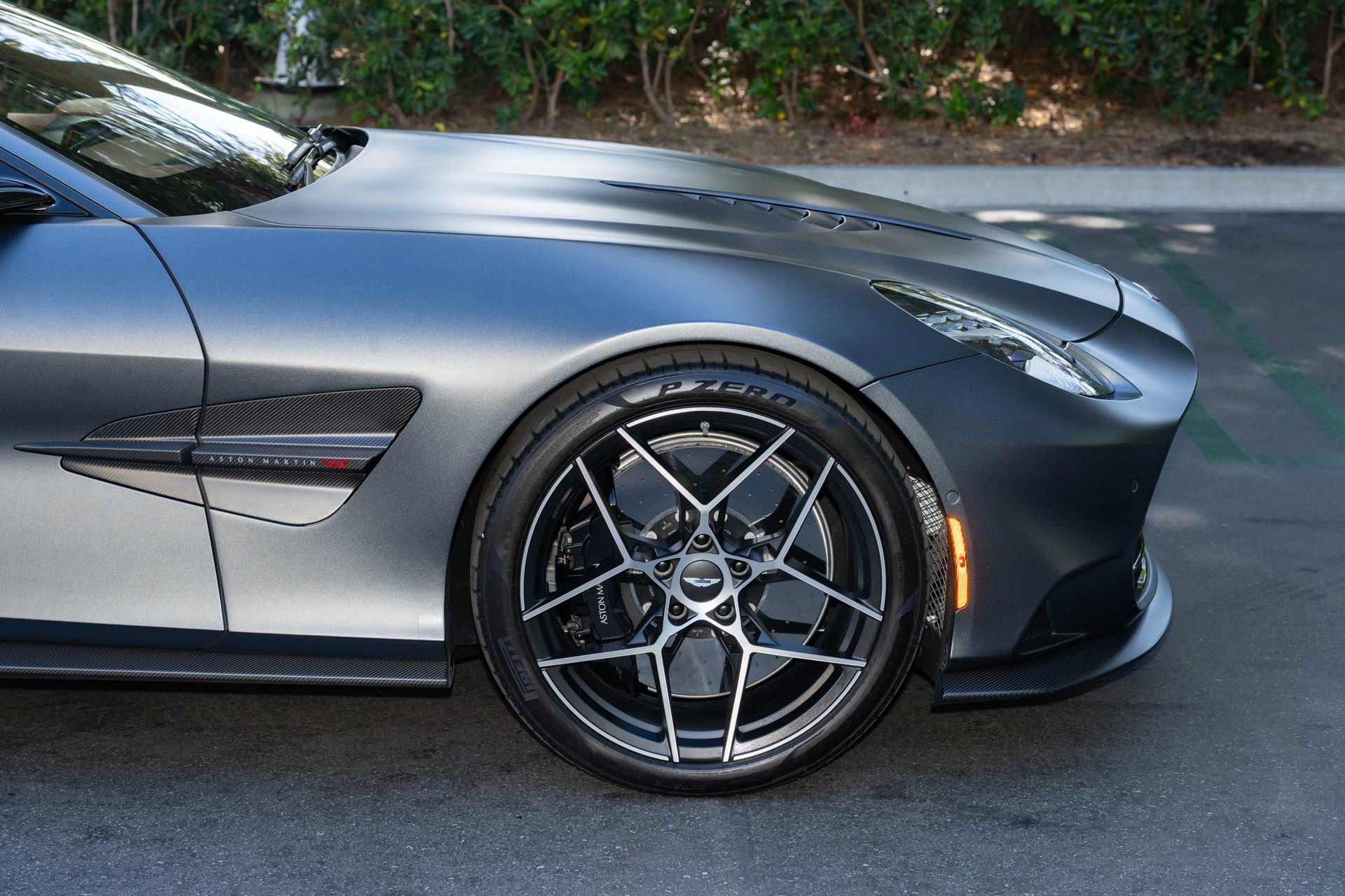 Used 2025 Aston Martin Vanquish RWD image 23