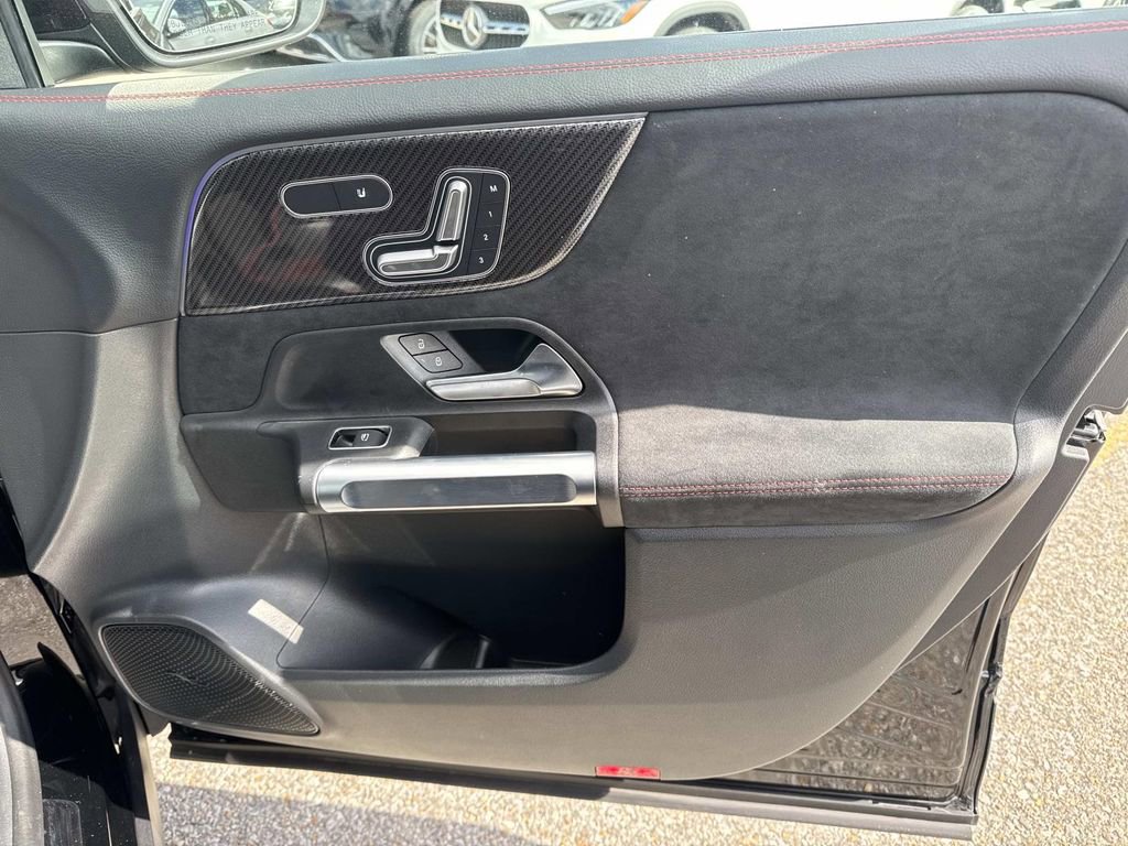 Used 2025 Mercedes-Benz GLB 250 image 14