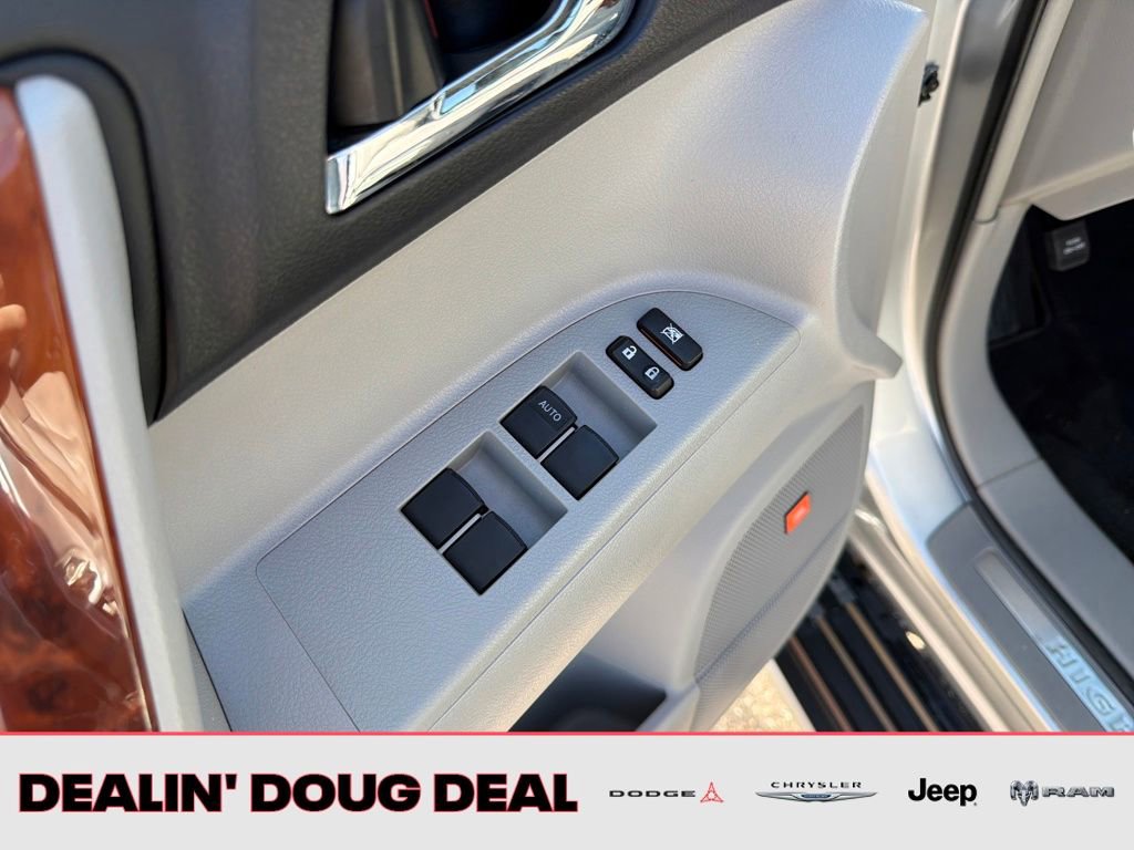 Used 2013 Toyota Highlander Limited image 12