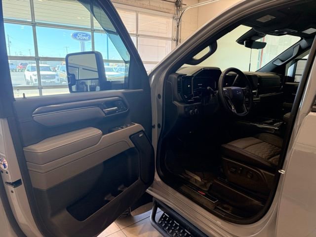 Used 2025 Chevrolet Silverado 2500 ZR2 w/ Technology Package image 11