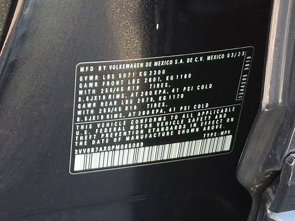 Certified 2023 Volkswagen Tiguan SE R-Line image 29