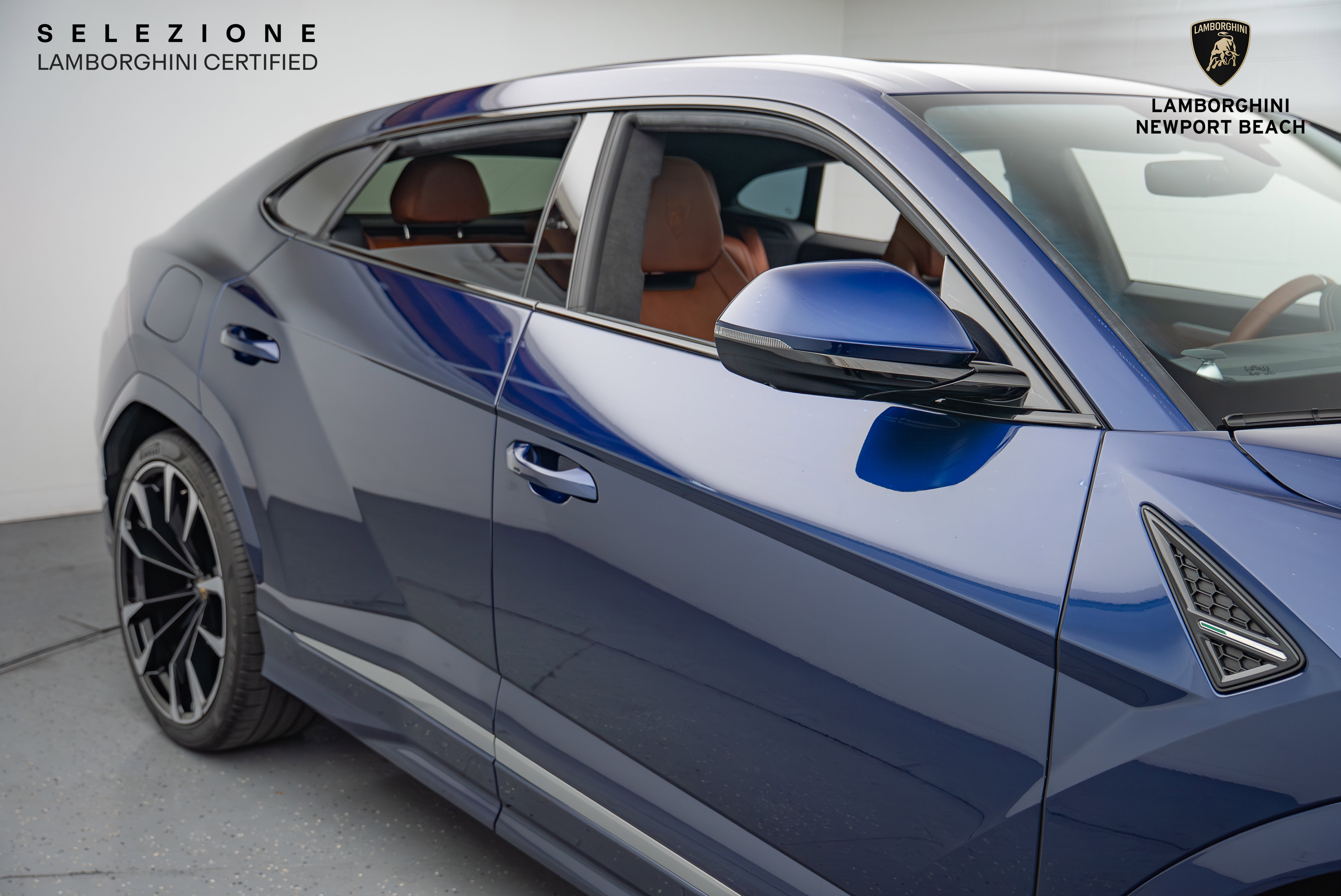 Used 2021 Lamborghini Urus image 3