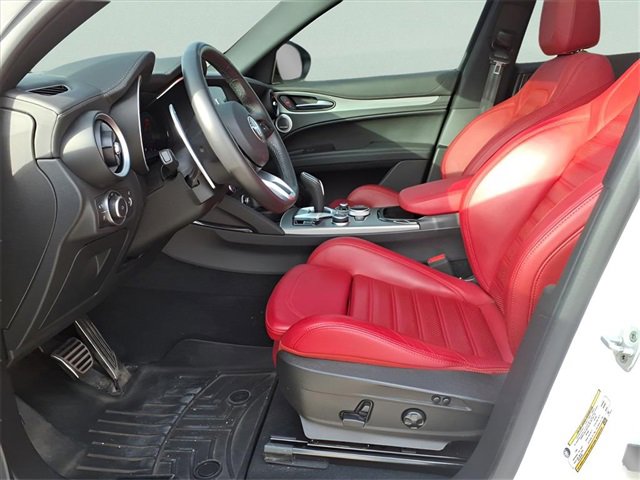 Used 2024 Alfa Romeo Stelvio Veloce image 17