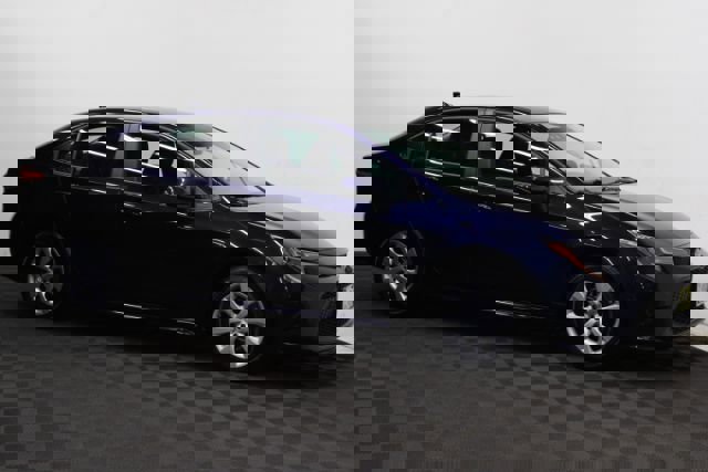 Used 2022 Toyota Corolla LE image 3