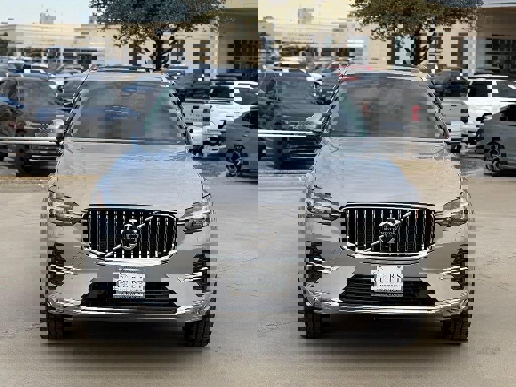 Used 2023 Volvo XC60 B5 Ultimate w/ Climate Package image 4