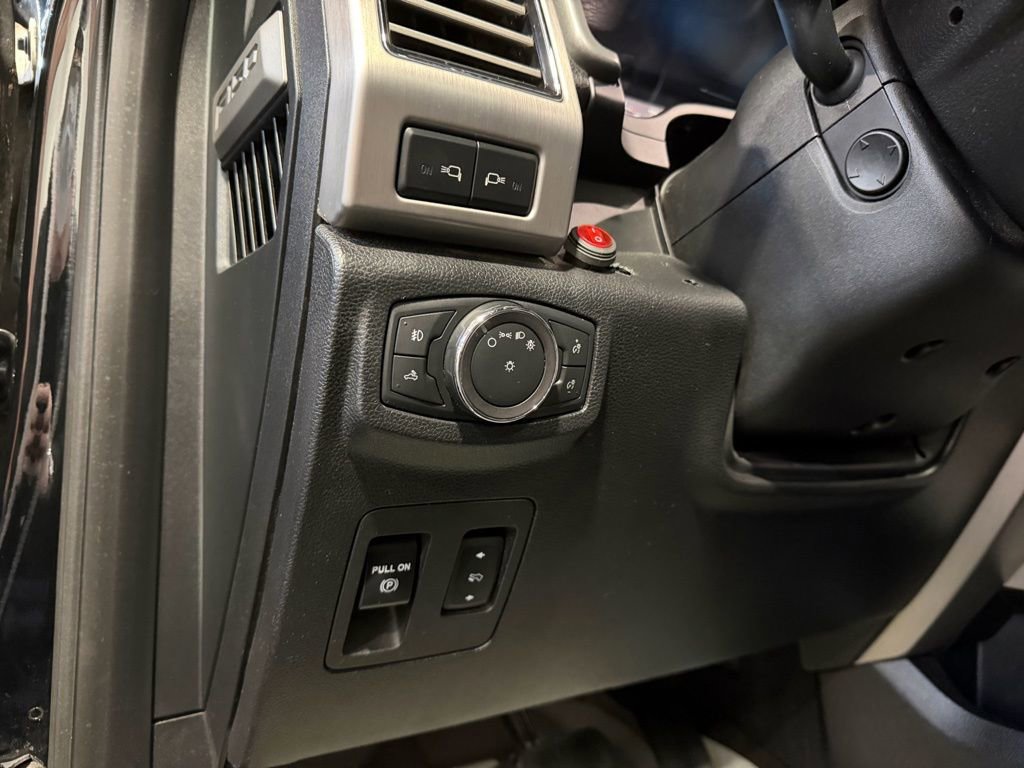 Used 2018 Ford F150 Platinum w/ Equipment Group 701A Luxury image 17