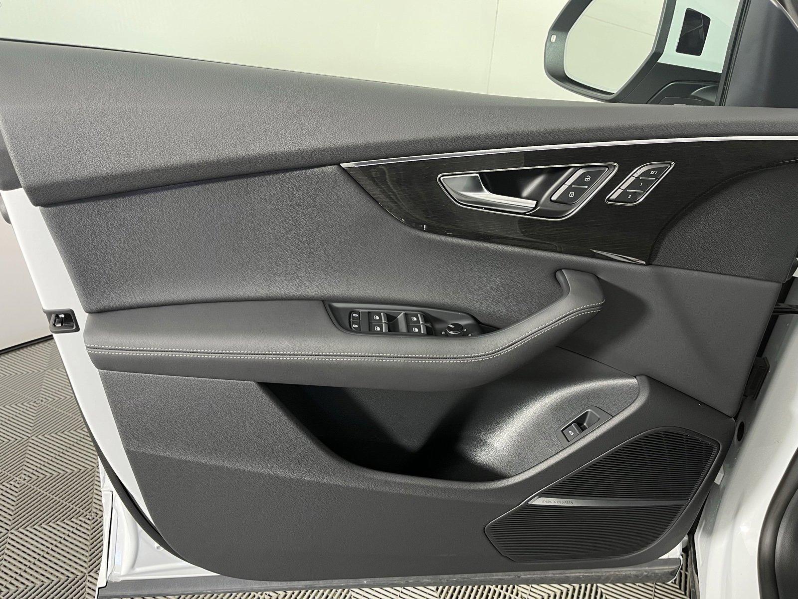 Used 2025 Audi Q8 Premium Plus w/ Premium Plus Package image 21