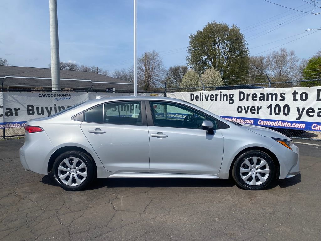 Used 2023 Toyota Corolla LE FWD image 2