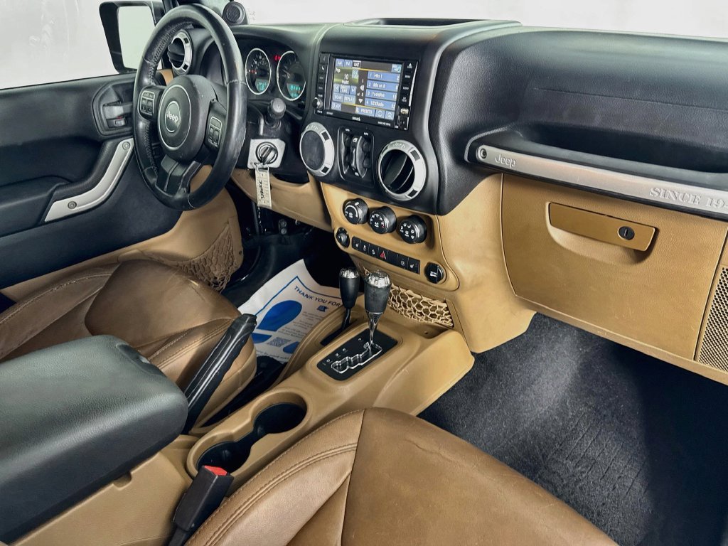 Used 2014 Jeep Wrangler Unlimited Rubicon w/ Connectivity Group AWD/4WD image 34
