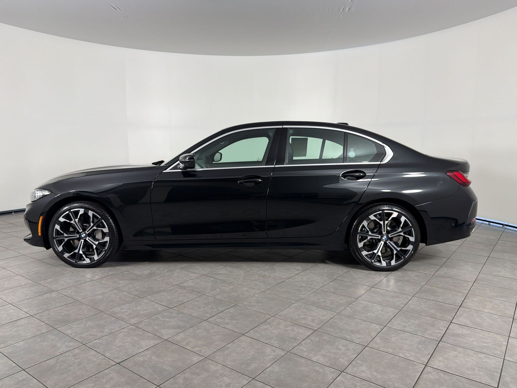 Used 2025 BMW 330i Sedan RWD image 2