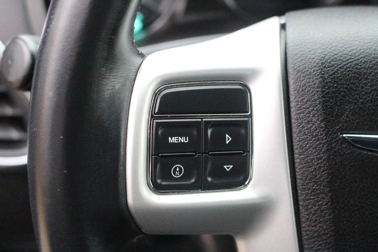 Used 2013 Chrysler 200 Limited FWD image 18