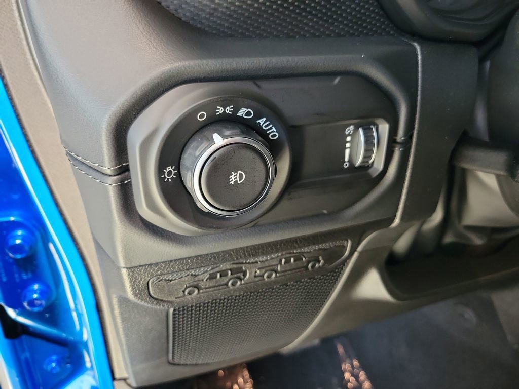 New 2026 Jeep Wrangler Unlimited Rubicon w/ Xtreme 35 Tire Package image 13