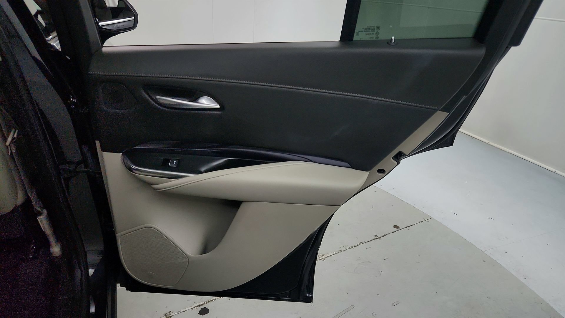 Certified 2023 Cadillac XT4 Luxury w/ Cold Weather Package FWD image 26