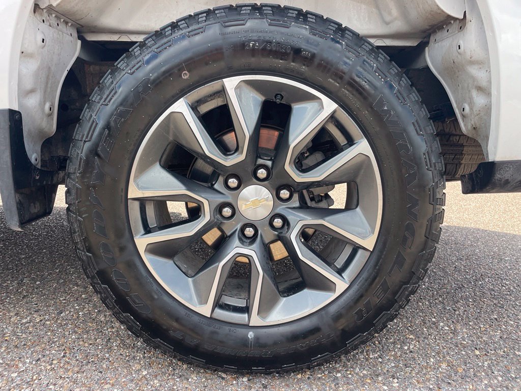 Used 2023 Chevrolet Silverado 1500 LT AWD/4WD image 17