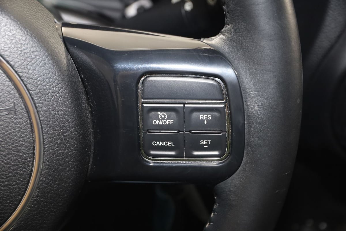 Used 2015 Jeep Wrangler Unlimited Sahara w/ Connectivity Group AWD/4WD image 29