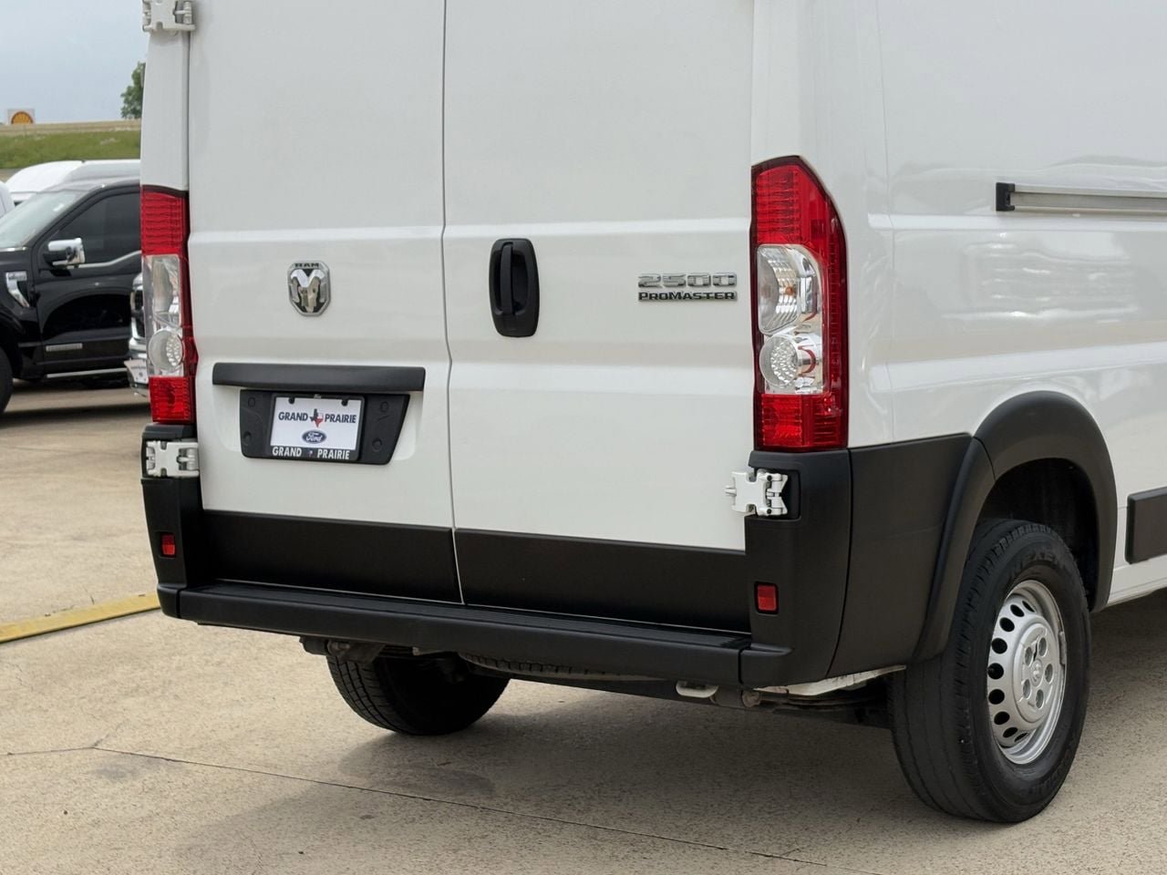 Used 2025 RAM ProMaster 2500 w/ Convenience Group image 8