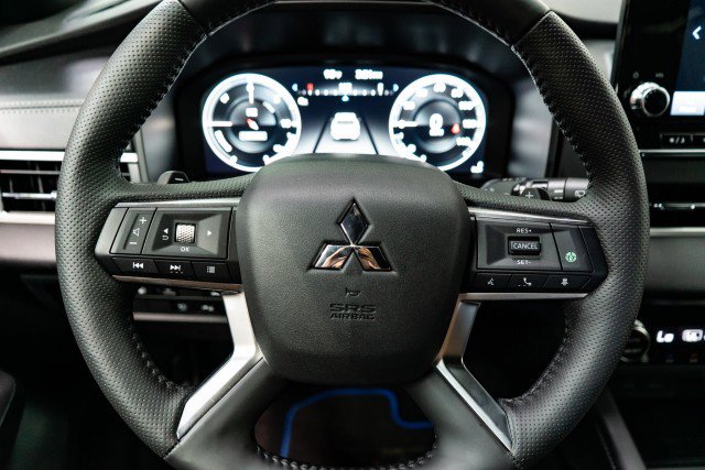 New 2025 Mitsubishi Outlander SEL Black Edition image 13