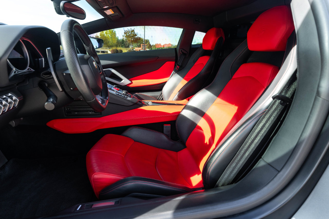 Used 2014 Lamborghini Aventador LP 700-4 image 32