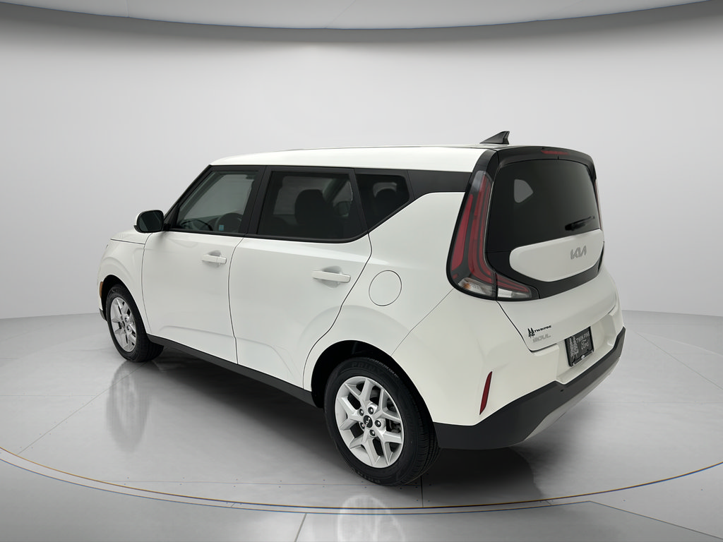 Used 2025 Kia Soul LX w/ LX Technology Package FWD image 4