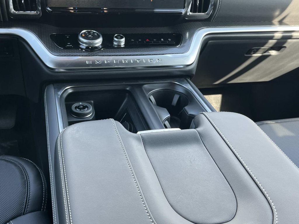 New 2027 Ford Expedition Platinum w/ Stealth Performance Package AWD/4WD image 22