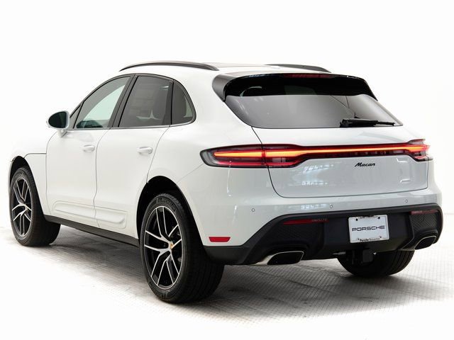 Certified 2025 Porsche Macan image 3