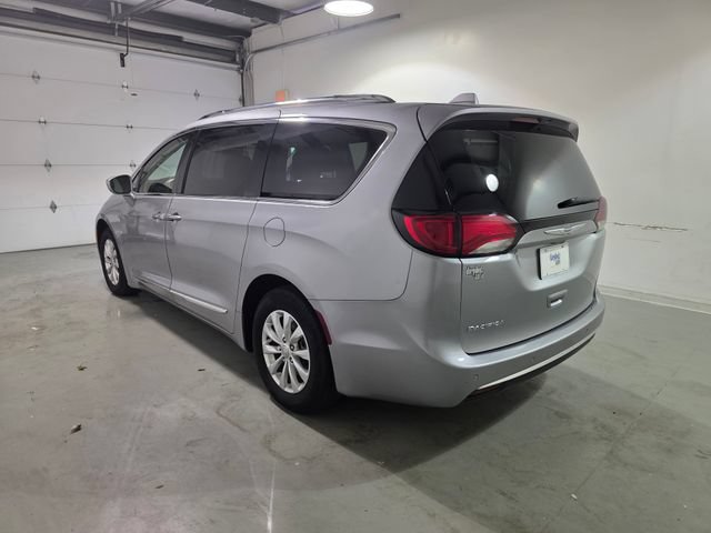 Used 2018 Chrysler Pacifica Touring-L FWD image 5