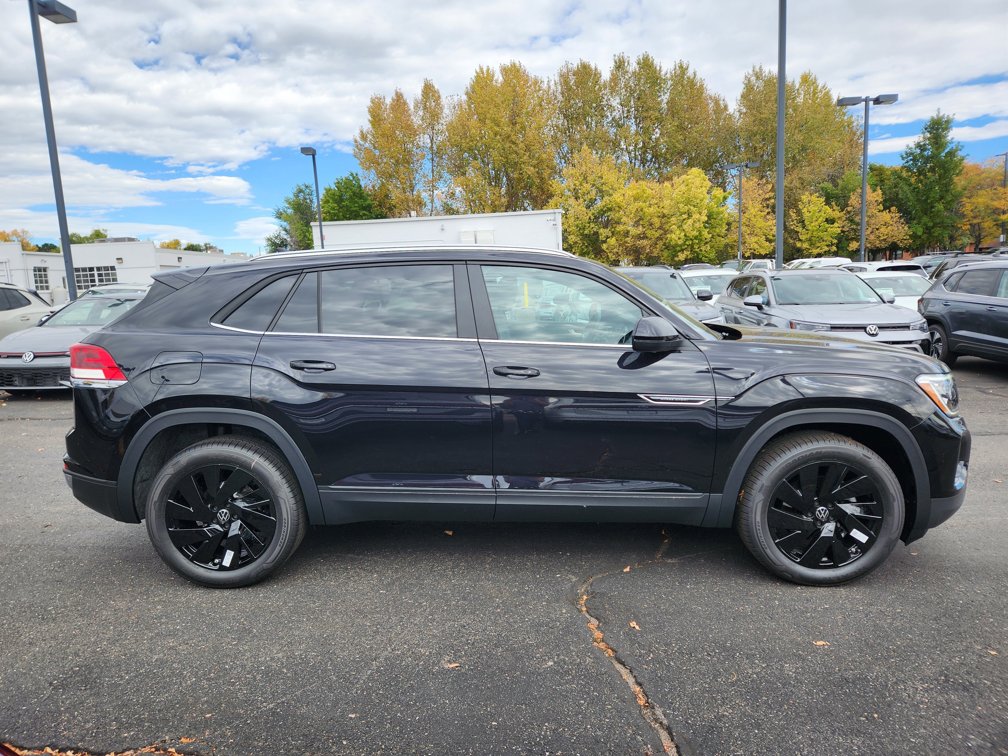 New 2026 Volkswagen Atlas Cross Sport SE image 8