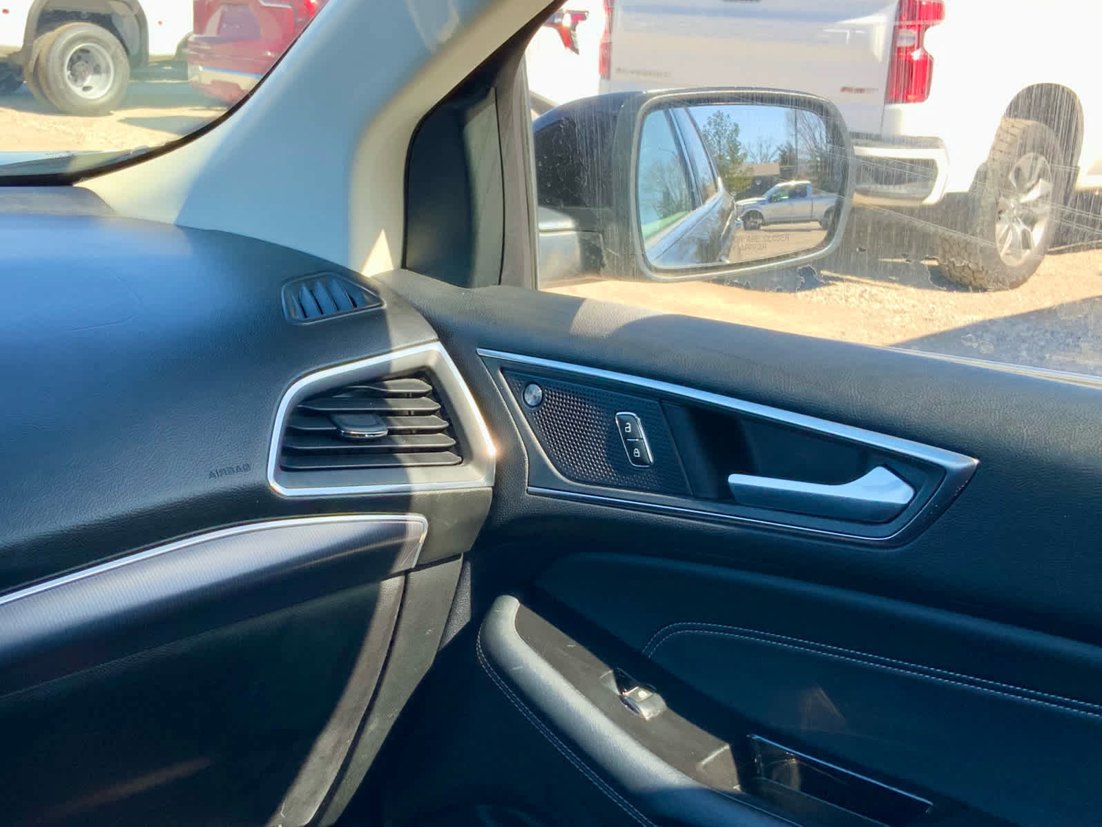 Used 2019 Ford Edge Titanium FWD image 32