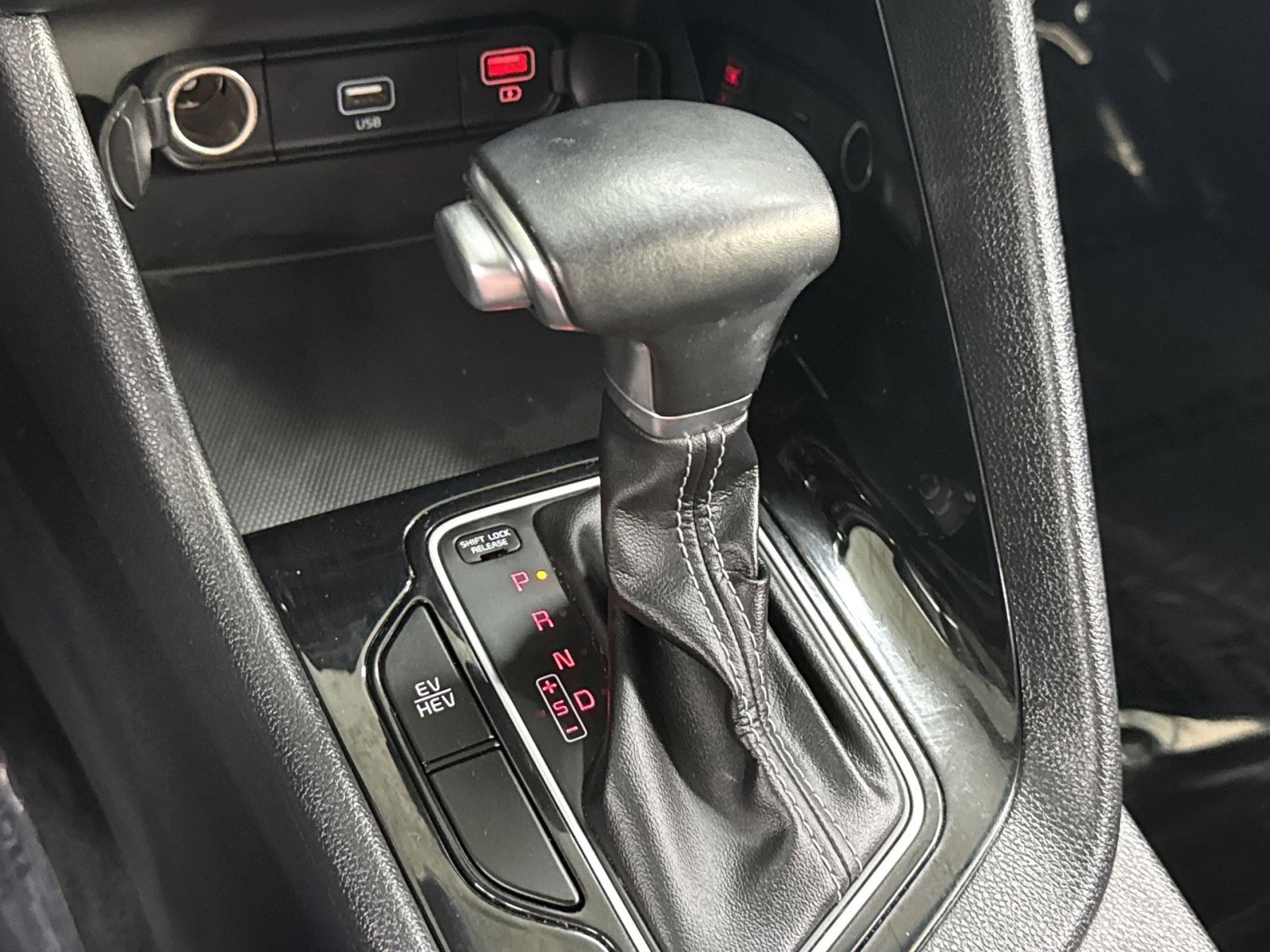 Used 2022 Kia Niro LXS FWD image 34