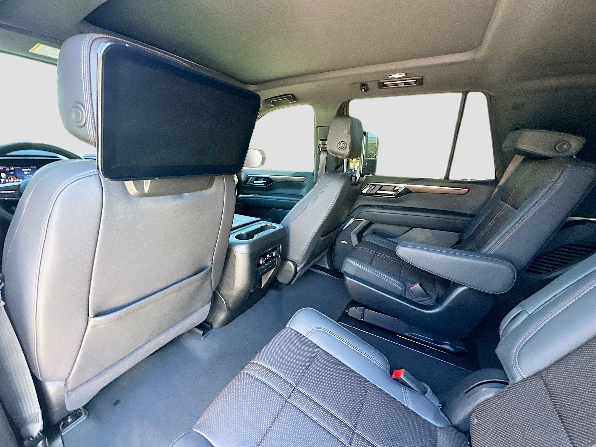 Used 2025 Chevrolet Tahoe High Country image 26