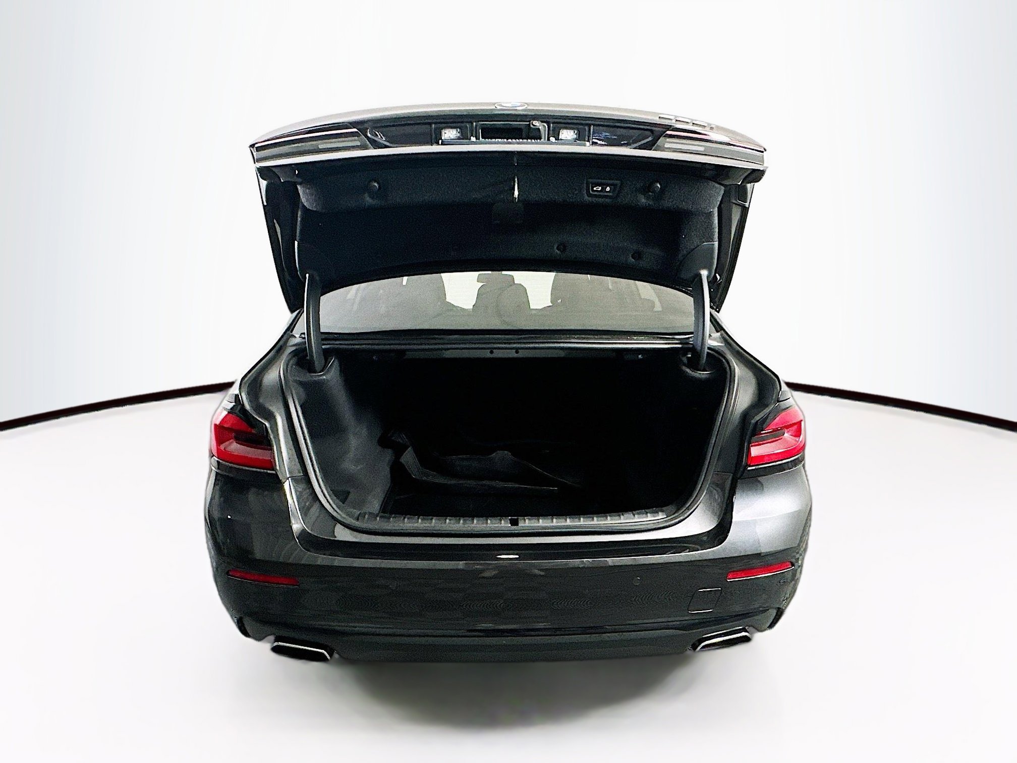 Used 2023 BMW 530i w/ Premium Package image 31