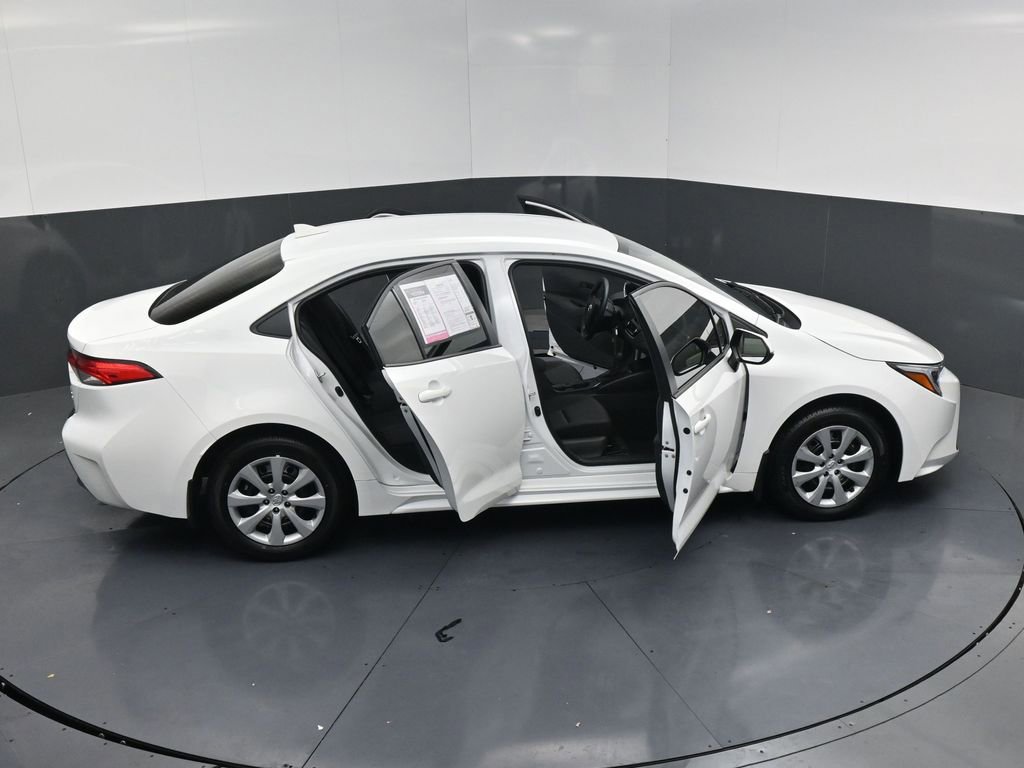 Used 2025 Toyota Corolla LE image 23